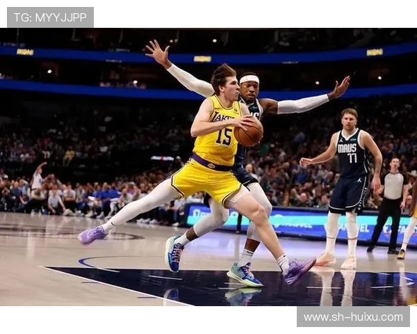 里夫斯半场10中5贡献12分5板7助攻正负值+4展现全能表现